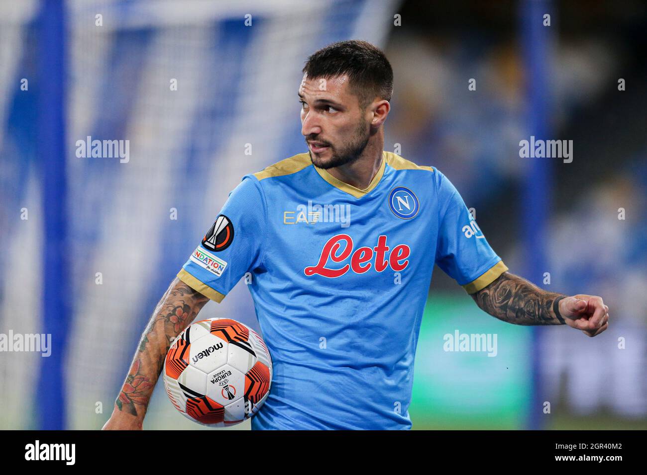 Matteo Politano, italienischer Stürmer von SSC Napoli, schaut am 30. September 2021 während des ersten UEFA Europa League-Rundtages drei Gruppen-C-Fußballspiels zwischen SSC Napoli und Spartak Mosca im Diego Armando Maradona Stadium in Neapel, Süditalien, nach. Stockfoto