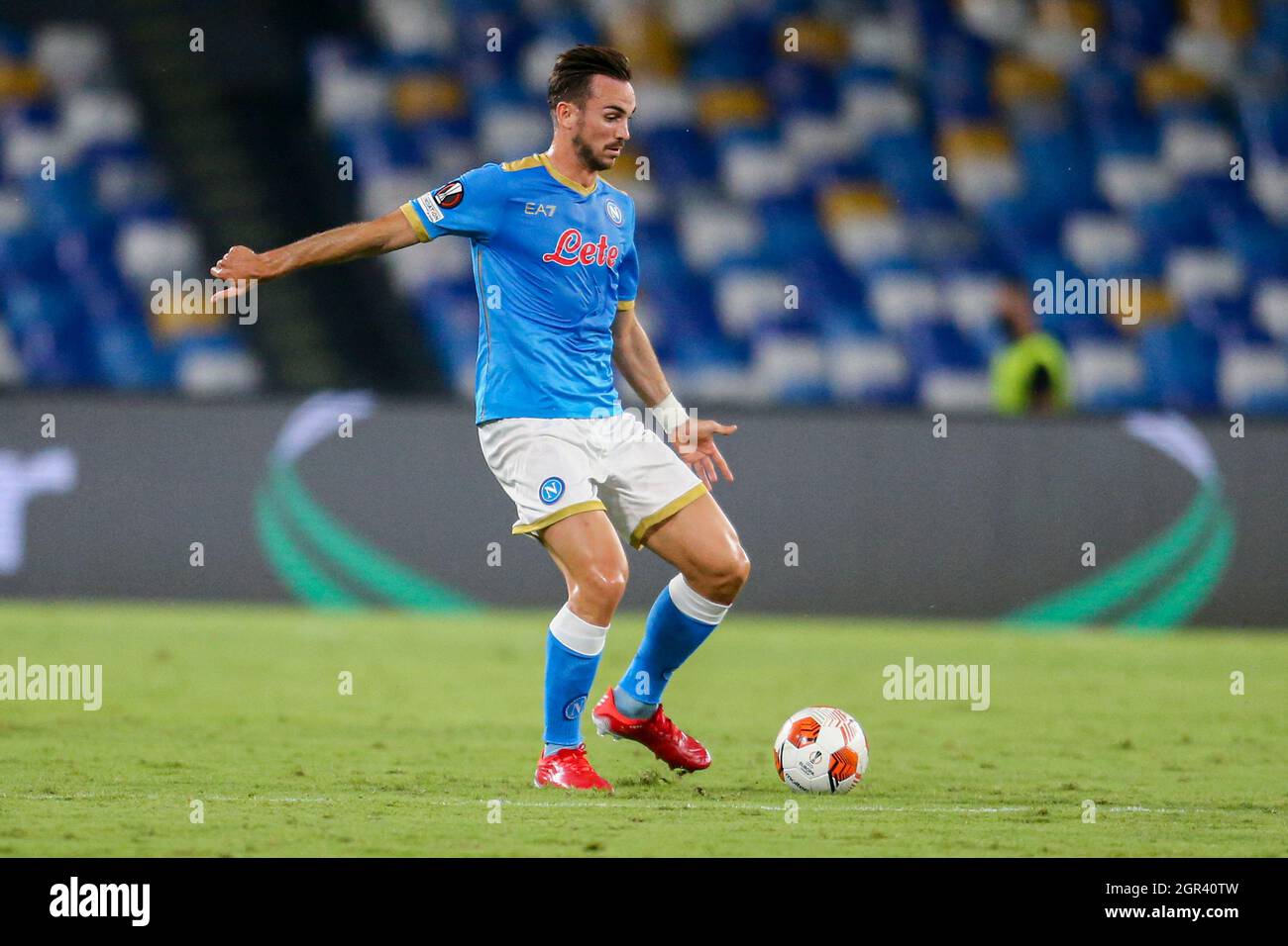 Der spanische Mittelfeldspieler Fabian Ruiz von SSC Napoli kontrolliert den Ball während des ersten UEFA Europa League-Fußballspiels der Gruppe C zwischen SSC Napoli und Spartak Mosca am 30. September 2021 im Diego Armando Maradona Stadium in Neapel, Süditalien. Stockfoto