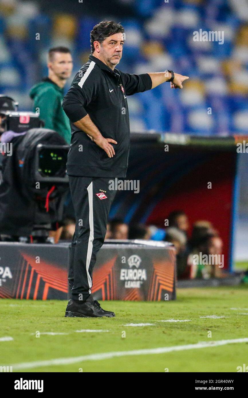 Der portugiesische Trainer Rui Vitoria von Spartak Mosca gesticuliert am 30. September 2021 während des UEFA Europa League First Round Day Three Group C Fußballspiels zwischen SSC Napoli und Spartak Mosca im Diego Armando Maradona Stadium in Neapel, Süditalien. Stockfoto