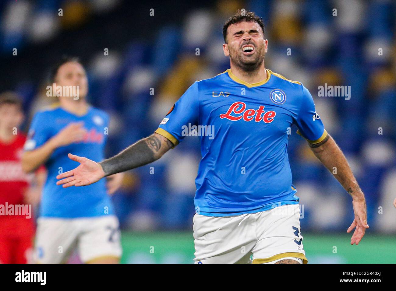 Andrea Petagna, die italienische Stüratorin des SSC Napoli, enttäuschte am 30. September 2021 während des UEFA Europa League First Round Day Three Group C Fußballspiels zwischen SSC Napoli und Spartak Mosca im Diego Armando Maradona Stadium in Neapel, Süditalien. Stockfoto