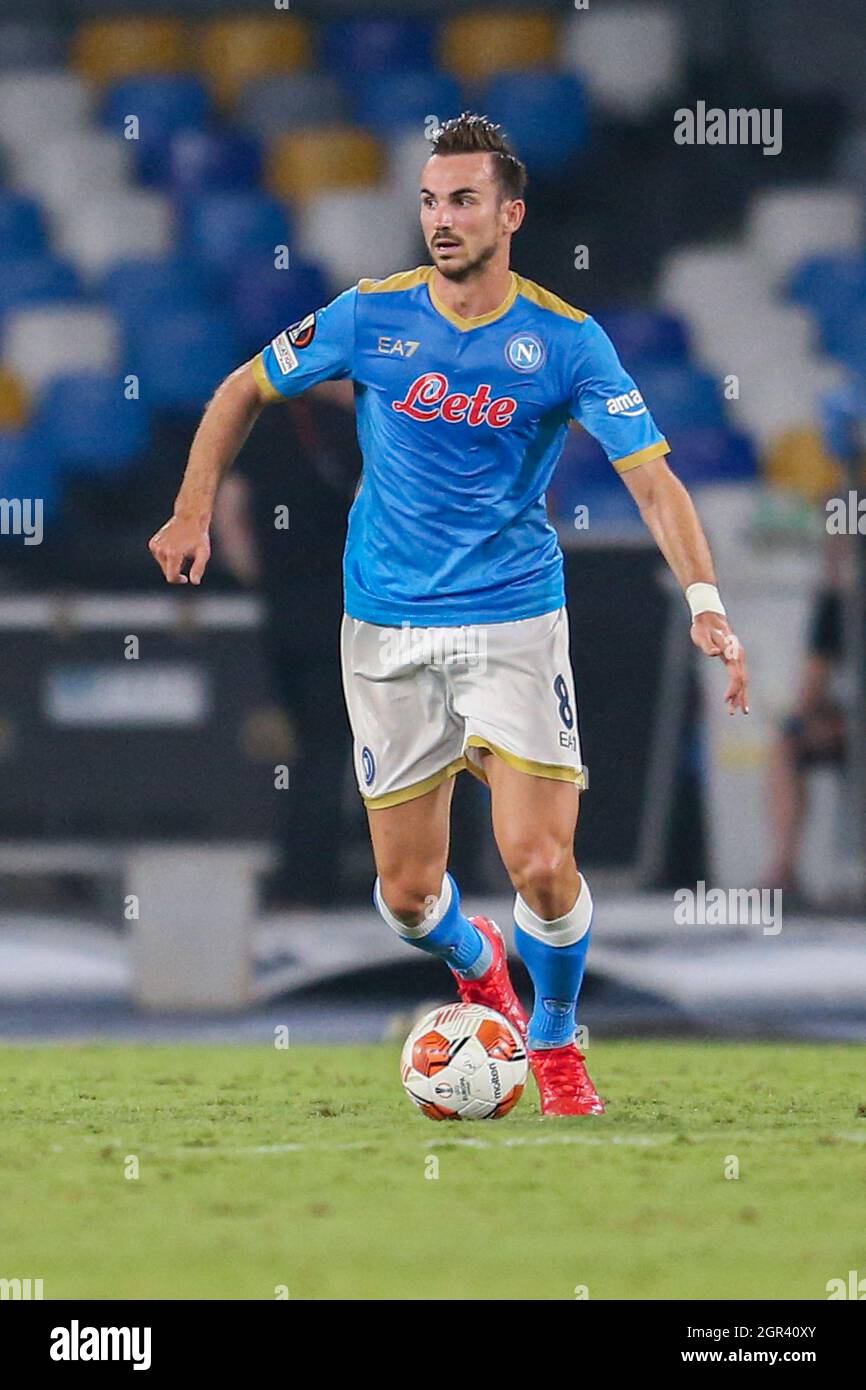 Der spanische Mittelfeldspieler Fabian Ruiz von SSC Napoli kontrolliert den Ball während des ersten UEFA Europa League-Fußballspiels der Gruppe C zwischen SSC Napoli und Spartak Mosca am 30. September 2021 im Diego Armando Maradona Stadium in Neapel, Süditalien. Stockfoto