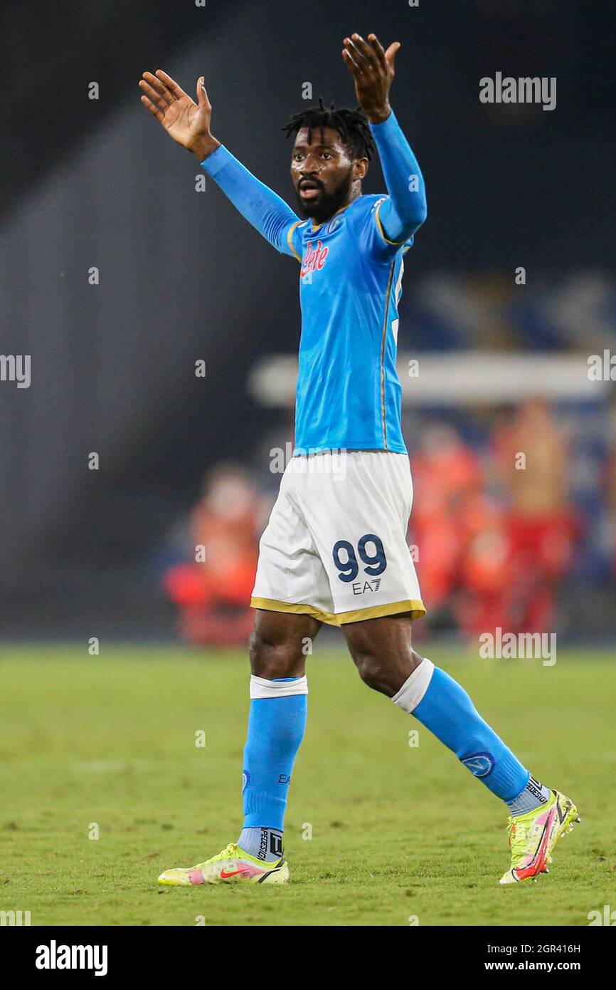 Der kamerunische Stürmer von SSC Napoli, Andre Zambo Anguissa, gesticuliert am 30. September 2021 während des UEFA Europa League First Round Day Three Group C Fußballspiels zwischen SSC Napoli und Spartak Mosca im Diego Armando Maradona Stadium in Neapel, Süditalien. Stockfoto