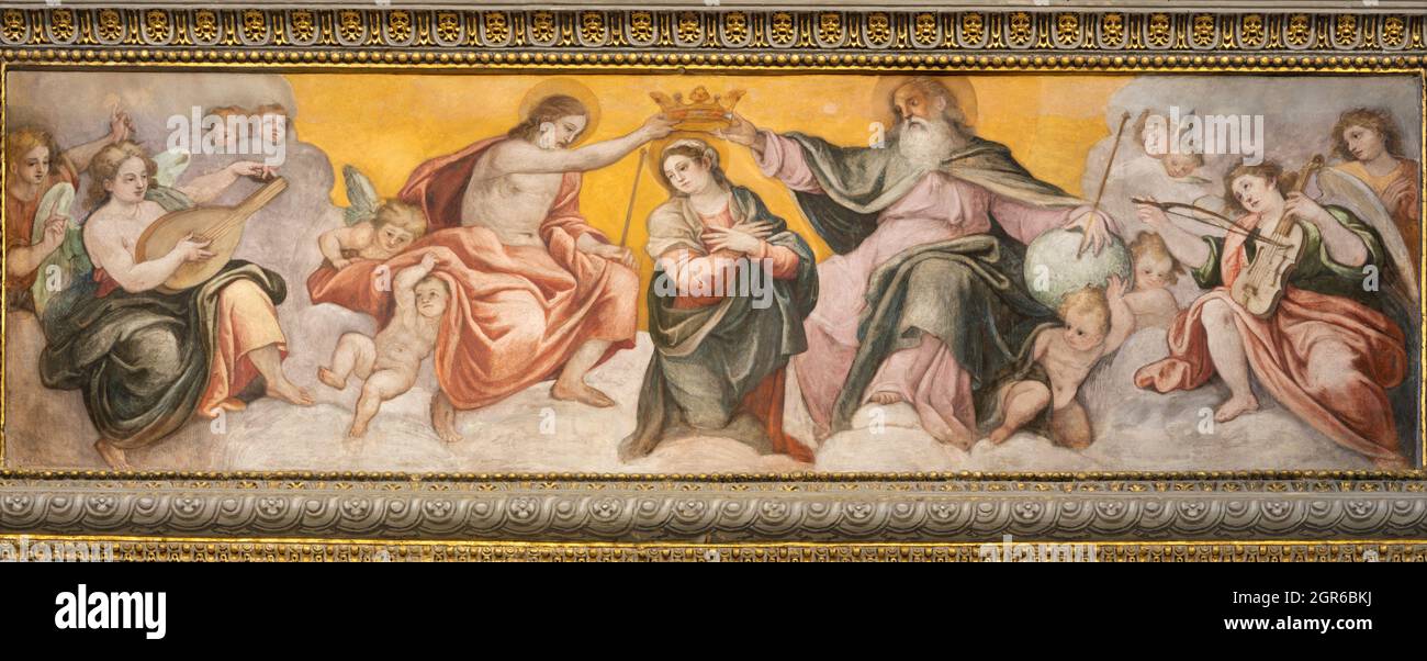 ROM, ITALIEN - 1. SEPTEMBER 2021: Fresko zur Krönung der Jungfrau Maria in der Kirche Santa Maria in Monserrato von Giovanni Battista Ricci Stockfoto