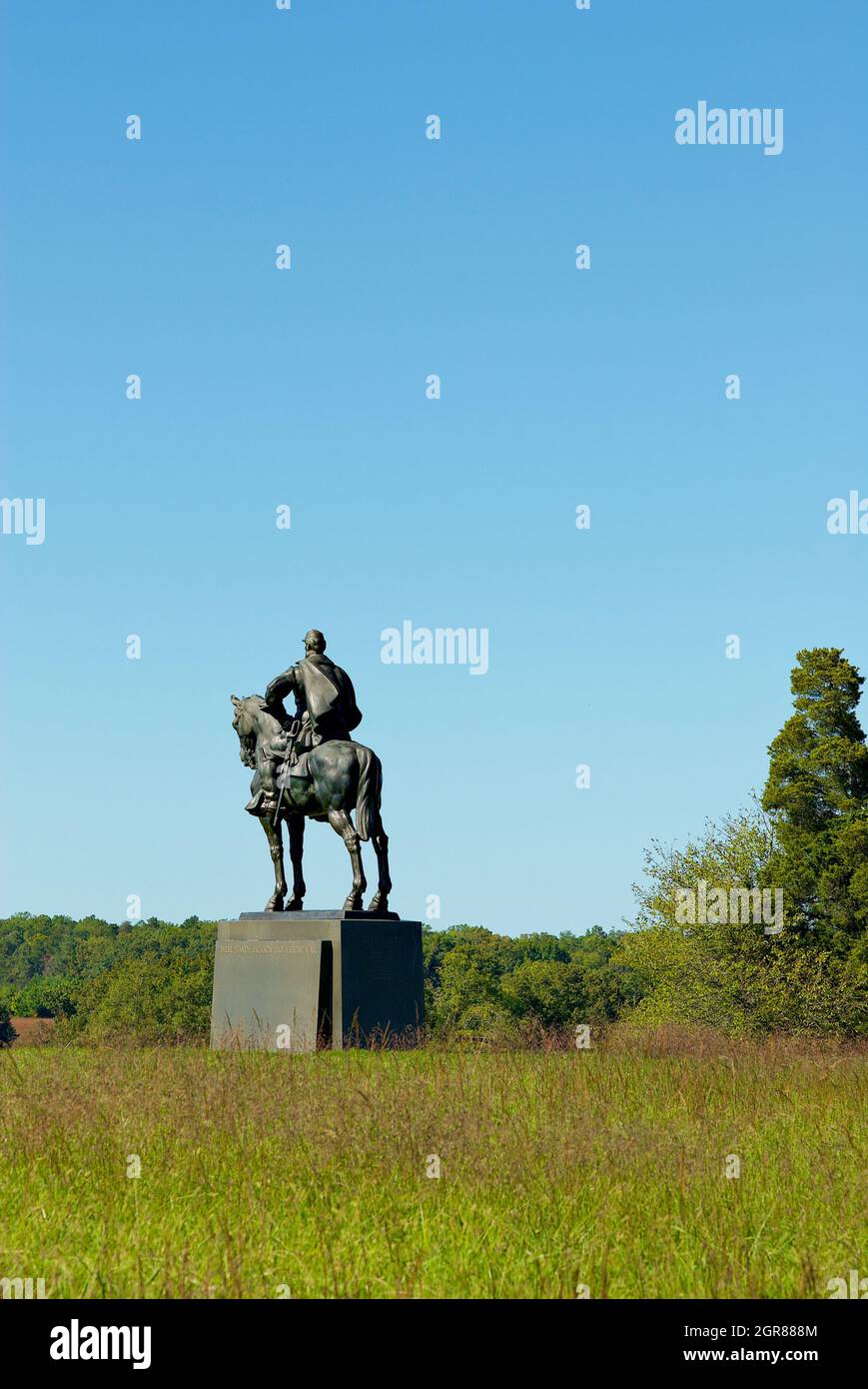 Manassas, Virginia, USA - 29. September 2021: Eine Statue von Thomas 'Stonewall' Jackson sitzt auf dem Henry Hill im Manassas Battlefield National Park. Stockfoto