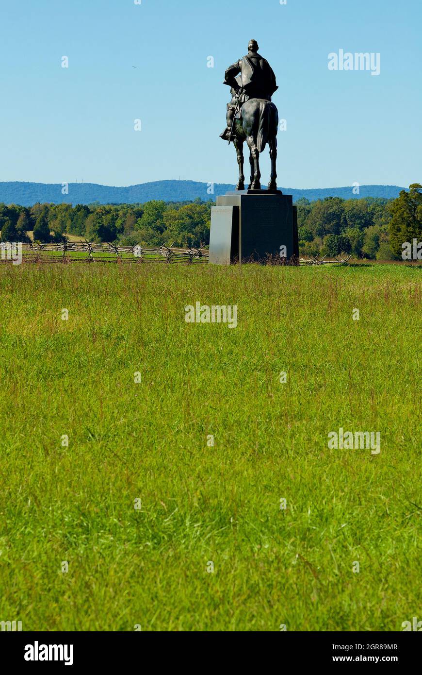 Manassas, Virginia, USA - 29. September 2021: Eine Statue von Thomas 'Stonewall' Jackson sitzt auf dem Henry Hill im Manassas Battlefield National Park. Stockfoto