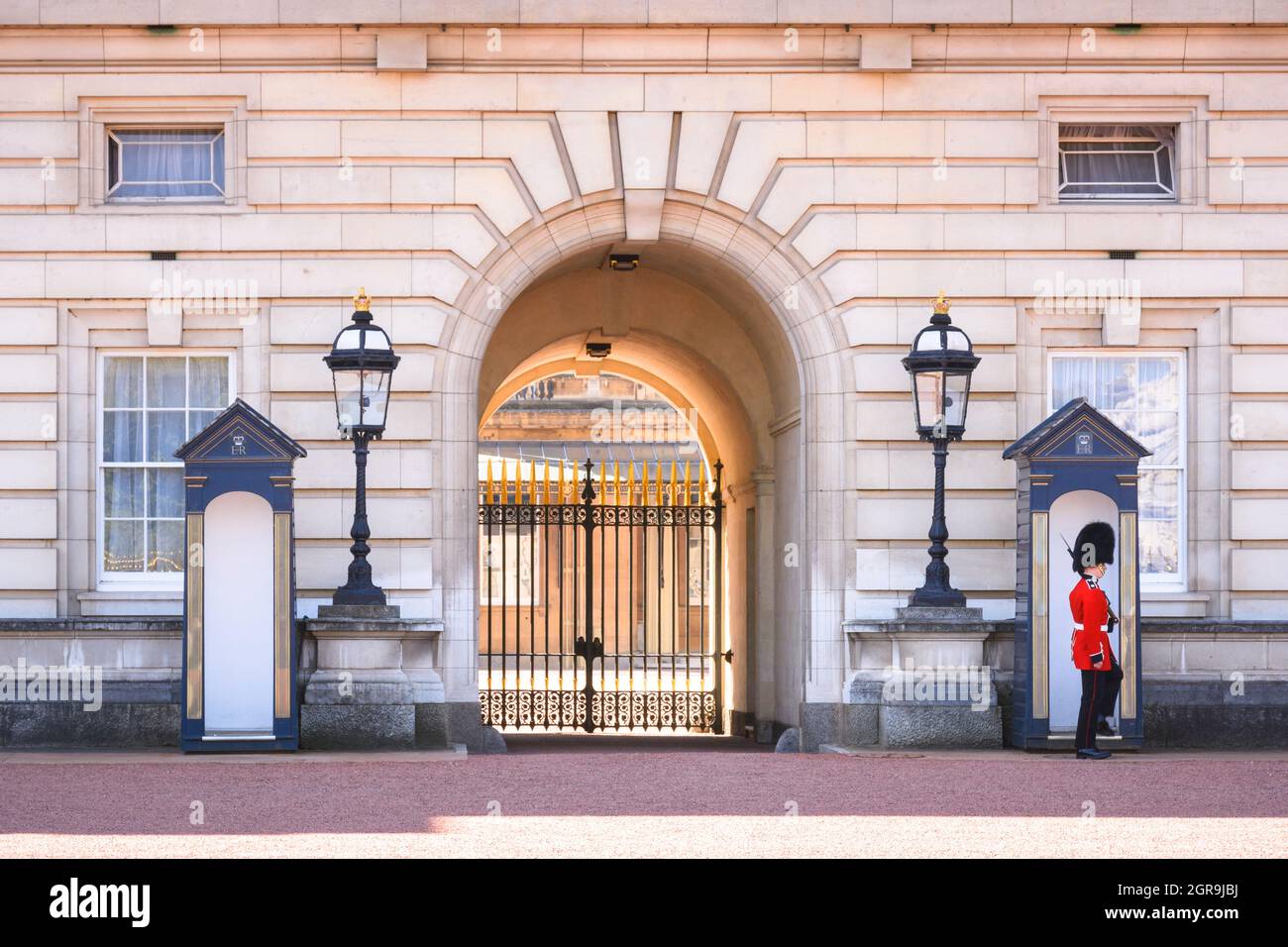 Tor des Buckingham Palace in Westminster in London, Großbritannien Stockfoto