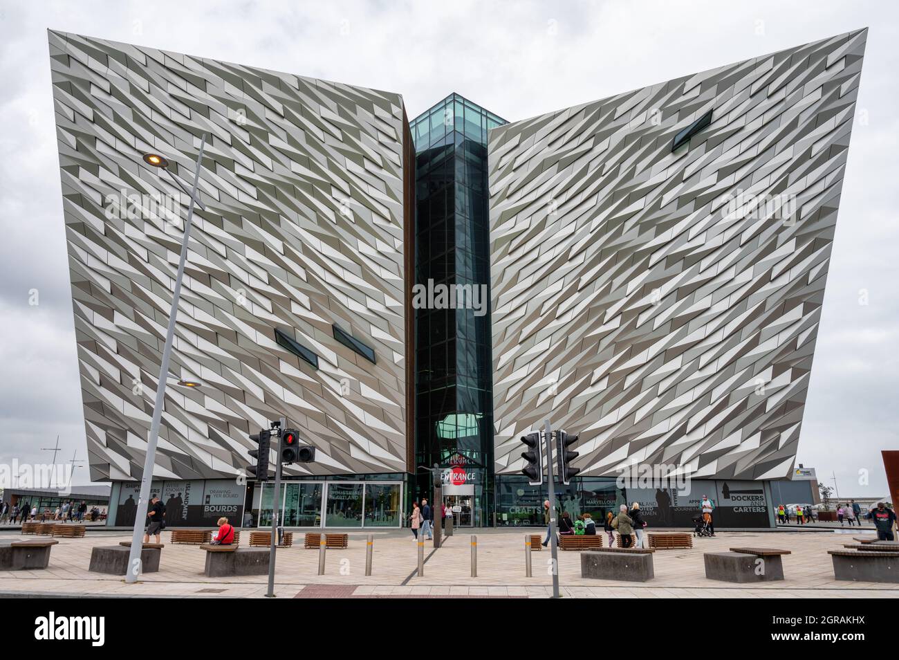 Belfast, N.Ireland - 4. September 2021: Das Titanic Museum in Belfast. Stockfoto