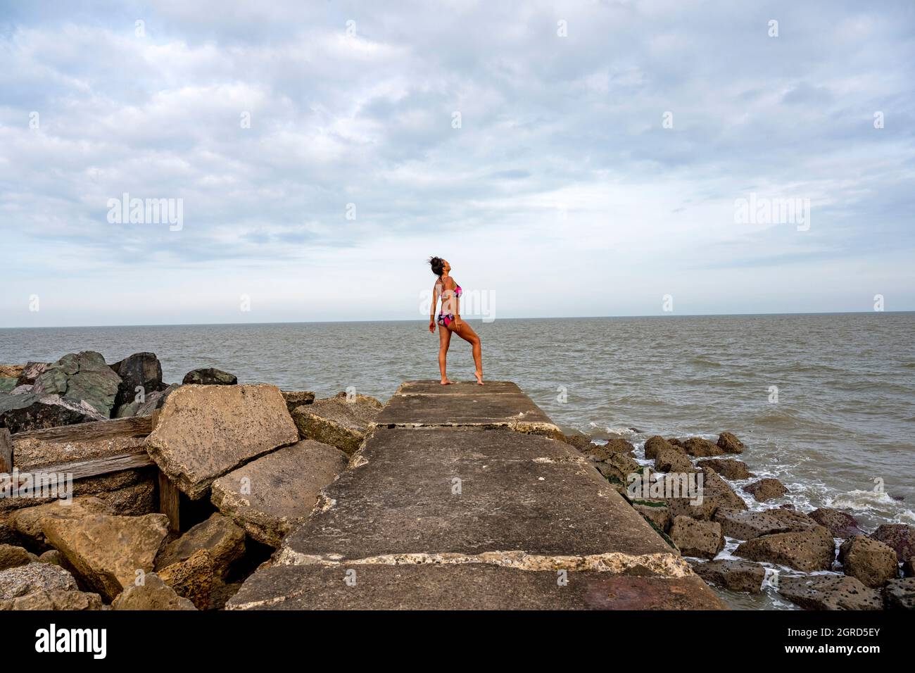 Frau im Bikini posieren Stockfoto