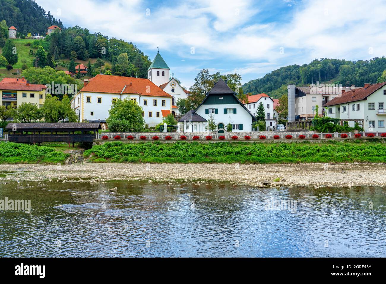 Wunderschöne Stadt Lasco in Slowenien mit dem Spica-Ufer. Stockfoto