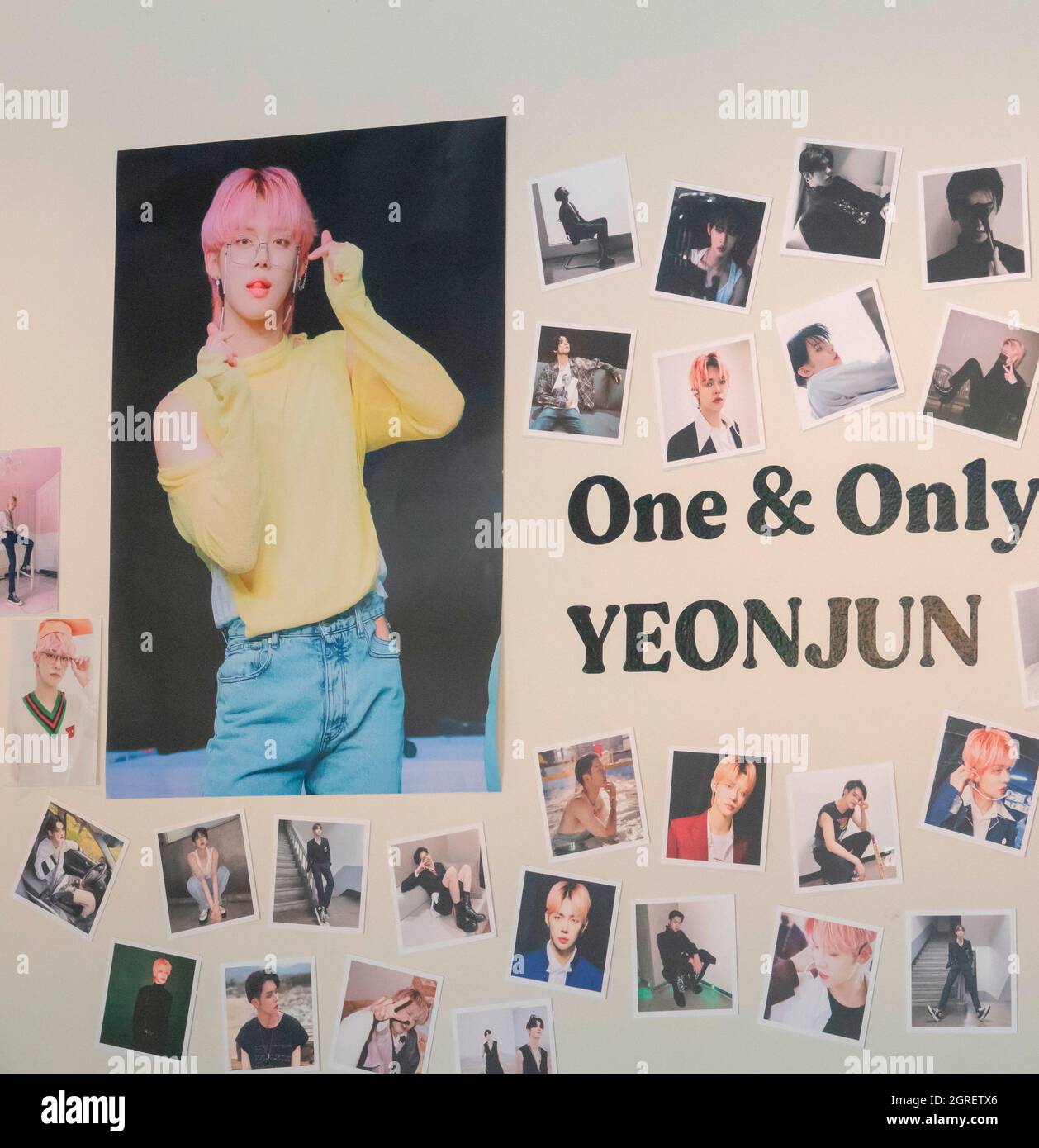 TXT-Mitglied Yeonjun zum Geburtstag, 11. September 2021 : Ein Café, das mit Fotos der K-Pop-Boy-Gruppe Tomorrow X Together (TXT)-Mitglied Yeonjun geschmückt ist, wird während einer Veranstaltung zu seinem Geburtstag in Seoul, Südkorea, gesehen. Kredit: Lee Jae-won/AFLO/Alamy Live Nachrichten Stockfoto