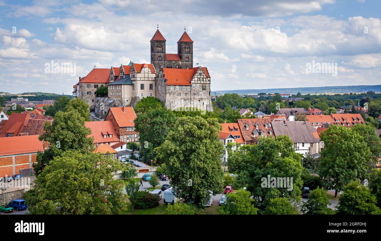 Panoramablick auf die Kaiserliche Abtei von Quedlinburg, Deutschland. Landschaft Stockfoto