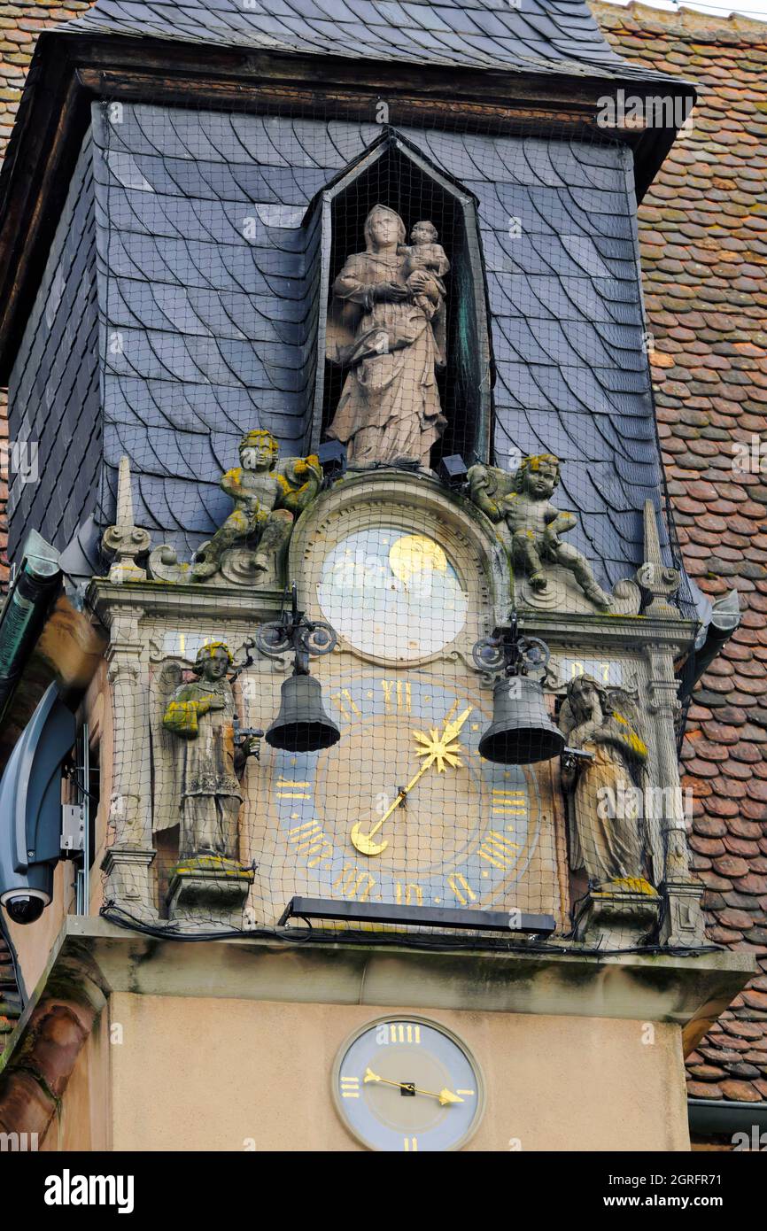 Frankreich, Bas Rhin, Molsheim, Place de l Hotel de ville, The Metzig erbaut um 1600 von der Gesellschaft der Metzger, Turm, Jacquemart Uhr aus 1607 Stockfoto