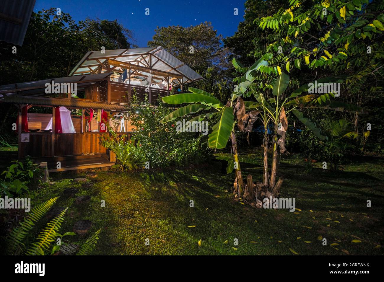 Frankreich, Französisch-Guayana, Saül, Parc Amazonien de Guyane, Relais du Fromager, ungewöhnliche Unterkunft, in einer sternenklaren Nacht Stockfoto