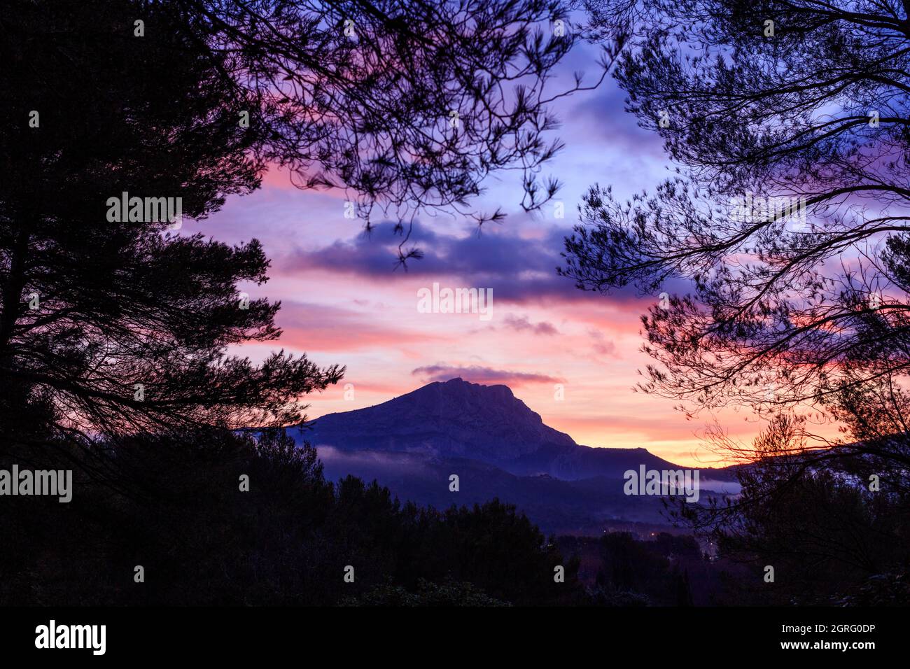 Frankreich, Bouches du Rhone, Pays d'Aix, Le Tholonet, der Berg Sainte Victoire Stockfoto