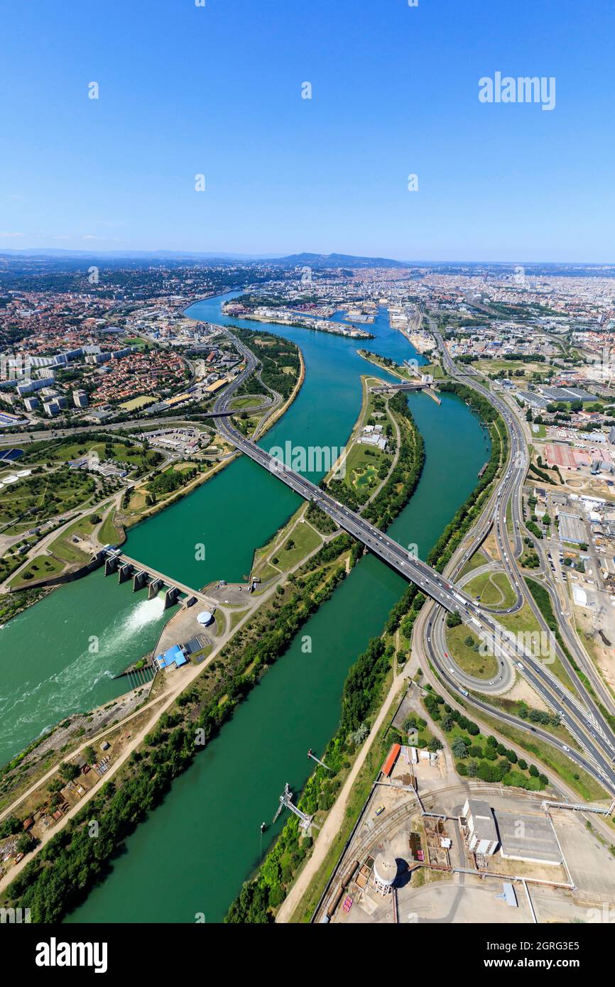 Frankreich, Rhone, Saint Fons, Industriegebiet, Rhone, Pierre Benite Damm im Vordergrund (Luftaufnahme) Stockfoto
