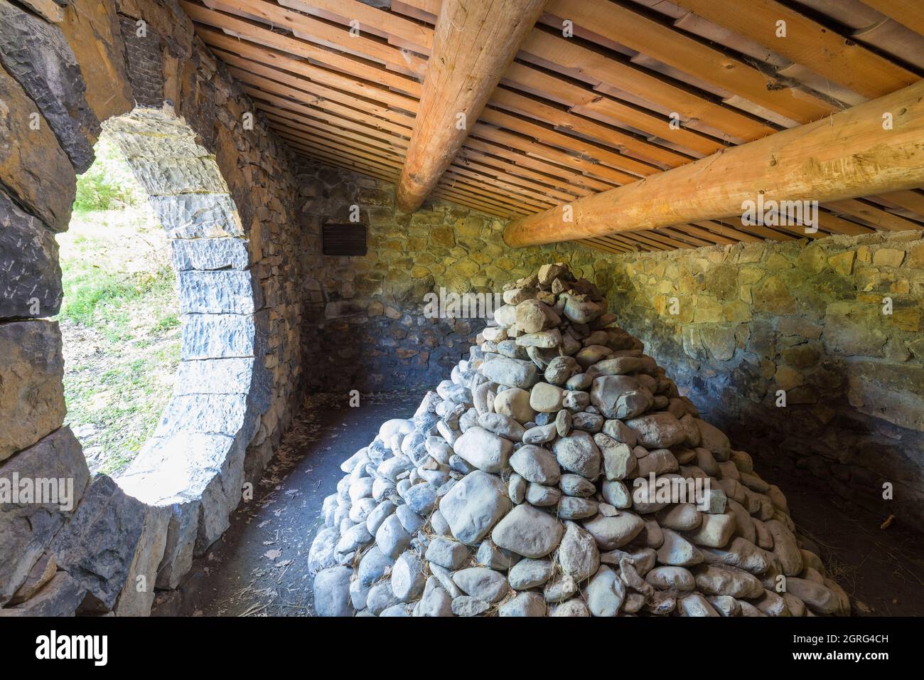 Frankreich, Alpes de Haute Provence, geologisches Naturschutzgebiet der Haute Provence, Digne les Bains, Thermalbäder im Refuge d'Art, Kunstwerke des Landkunstkünstlers Andy Goldsworthy Stockfoto