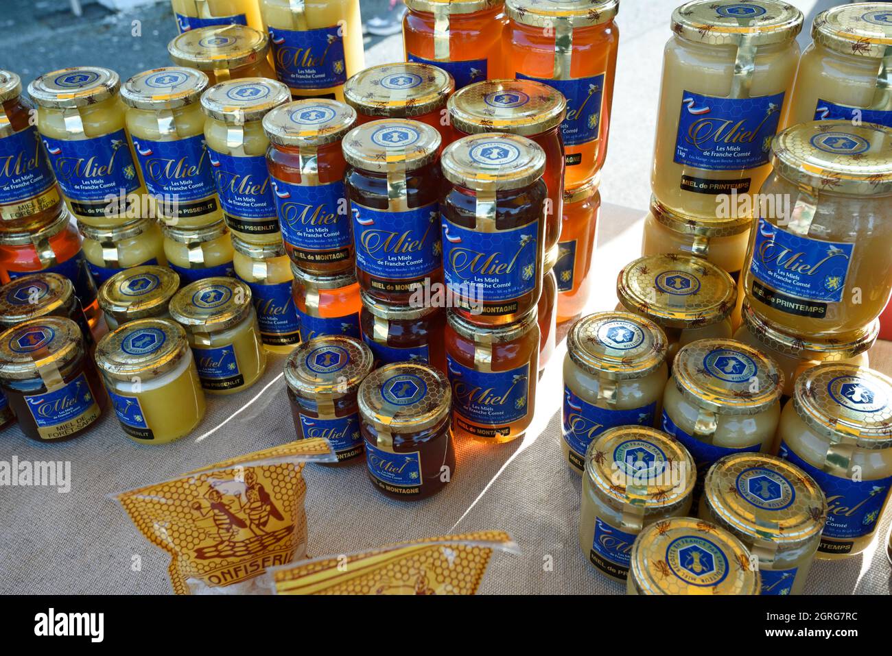 Frankreich, Doubs, Dampierre les Bois, Abendmarkt, lokale Handwerker und Produzenten, Imker Eric Mange in Berche Stockfoto