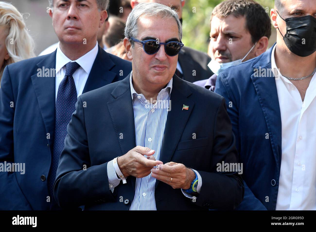 Rom, Italien. Oktober 2021. Maurizio Gasparri von der rechten Partei Fratelli d Italia nimmt an einer Pressekonferenz im Wahlkampf für die Bürgermeisterwahlen in Spinaceto Teil, einem peripheren Viertel im Westen Roms am 1. Oktober 2021. Foto Andrea Staccioli Insidefoto Kredit: Insidefoto srl/Alamy Live News Stockfoto