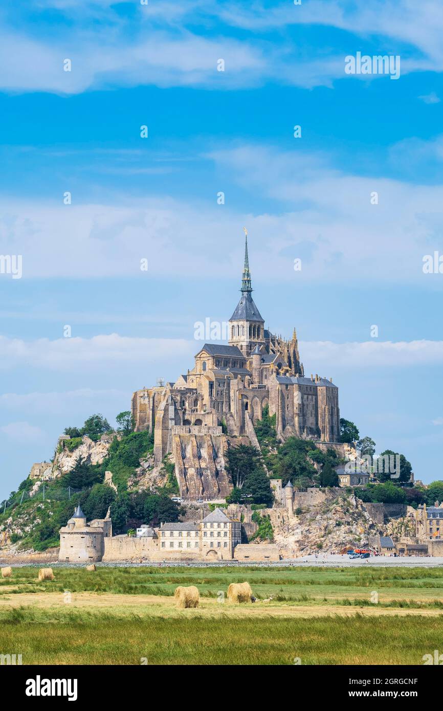 Frankreich, Manche, Le Mont Saint-Michel, Abtei Mont Saint-Michel auf seiner felsigen Gezeiteninsel (UNESCO-Weltkulturerbe) Stockfoto