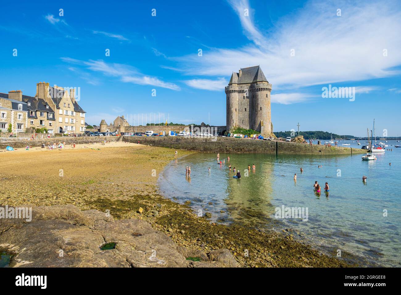 Frankreich, Ille-et-Vilaine, Saint-Malo, Saint-Servan am Wanderweg GR 34 oder Zollweg, am Strand von Saint-Père und am Turm von Solidor (1382) Stockfoto