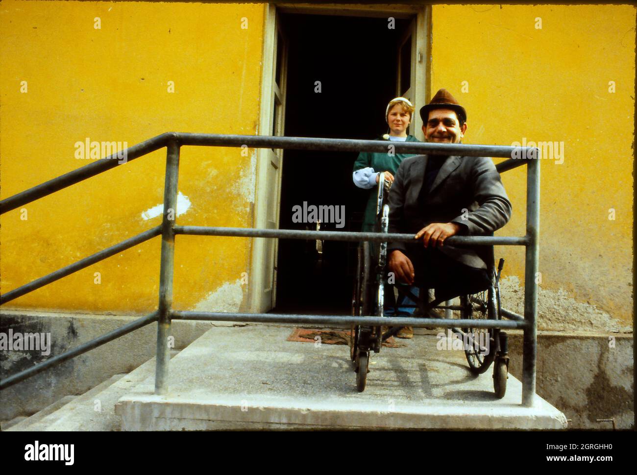 Ein Altenheim in Ciutelec, Bihor, Rumänien, kurz nach dem Sturz des ehemaligen Diktators Ceausescu. Stockfoto