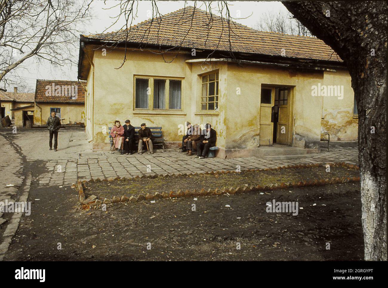 Ein Altenheim in Ciutelec, Bihor, Rumänien, kurz nach dem Sturz des ehemaligen Diktators Ceausescu. Stockfoto