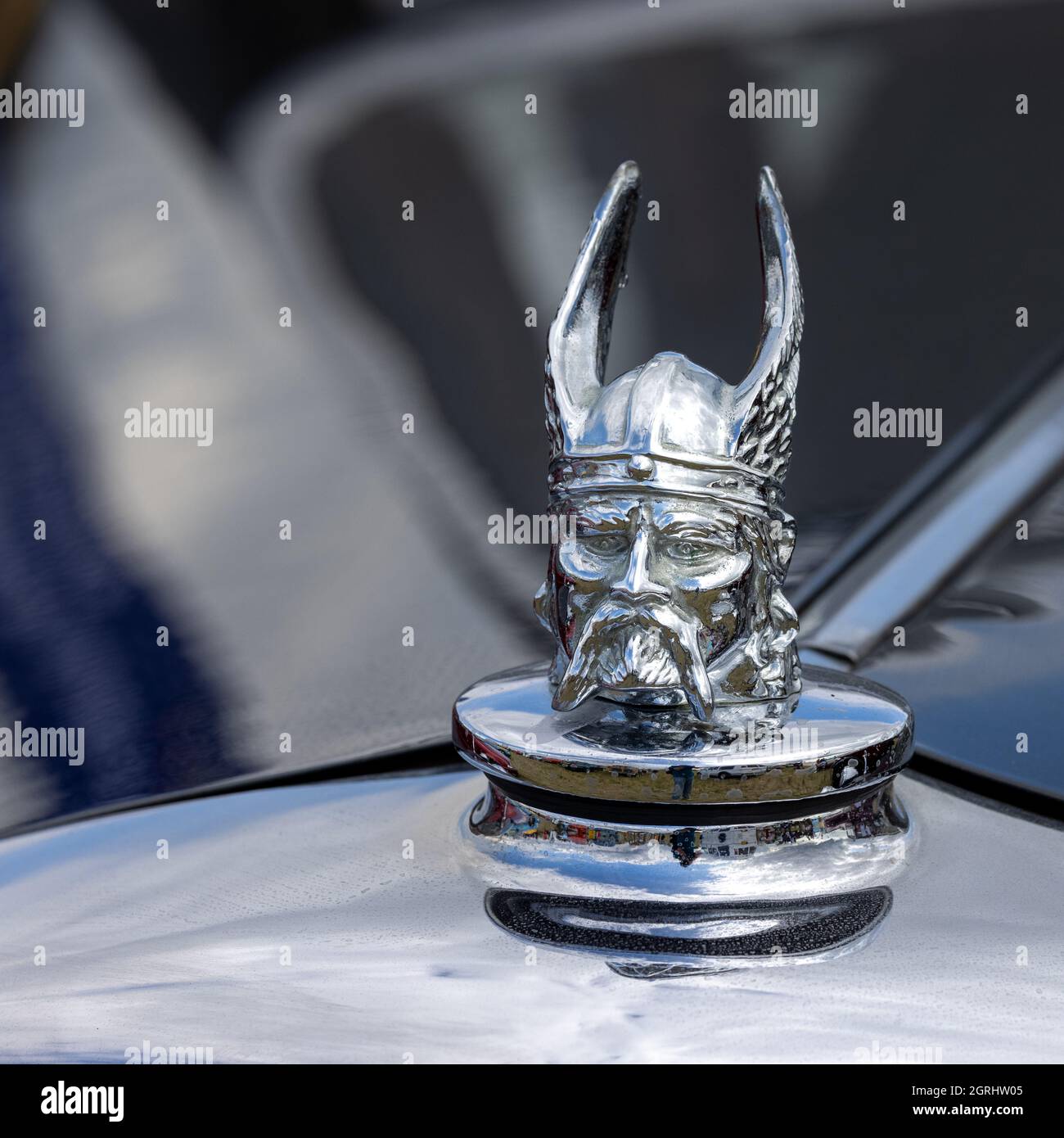 Ornament Mit Vintage-Rover-Kapuze Stockfoto