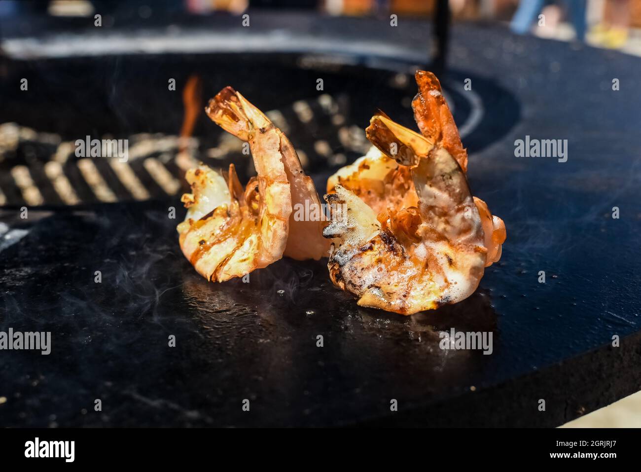 Gegrillte Garnelen auf dem Herd Stockfoto