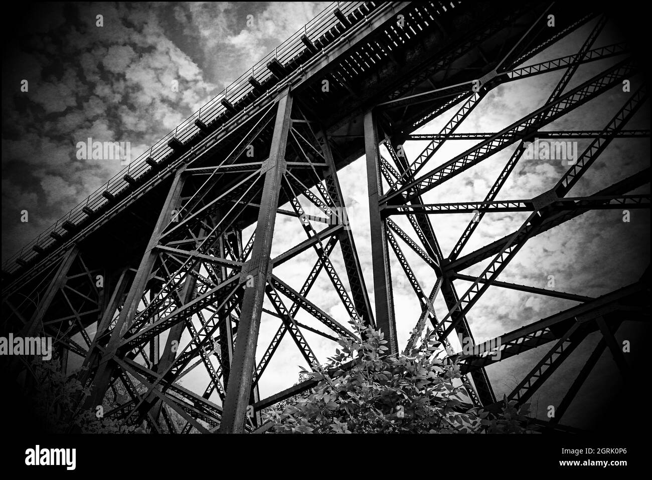 Alte Brücke aus Metall Stockfoto