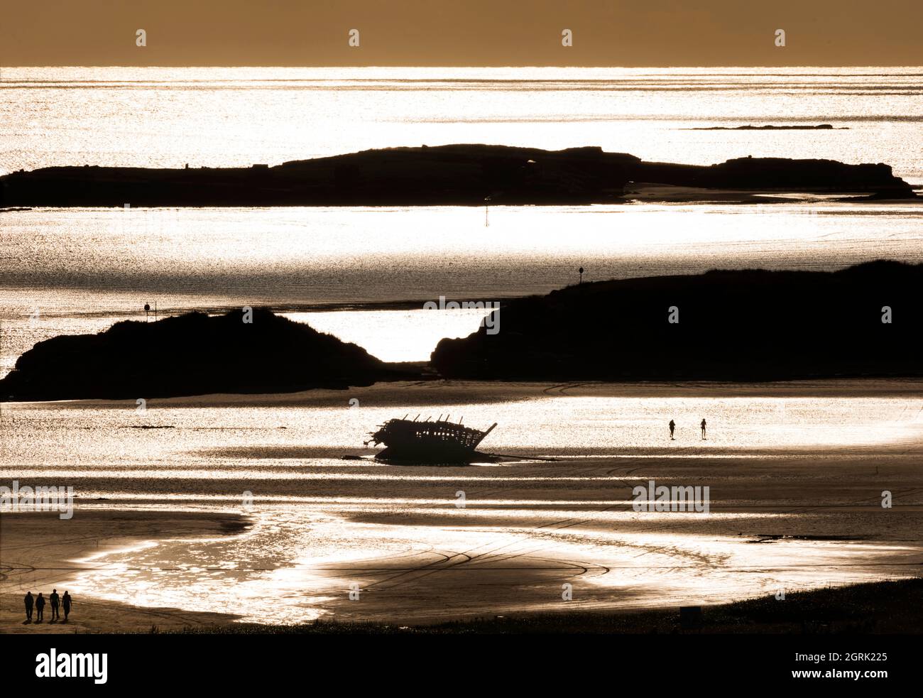 Sonnenuntergang am Magheraclougher Strand Bunbeg, Bun Beag, Cara na Mara (Freund des Meeres) Bad Eddie, Eddie's Boat, County Donegal Ireland Stockfoto