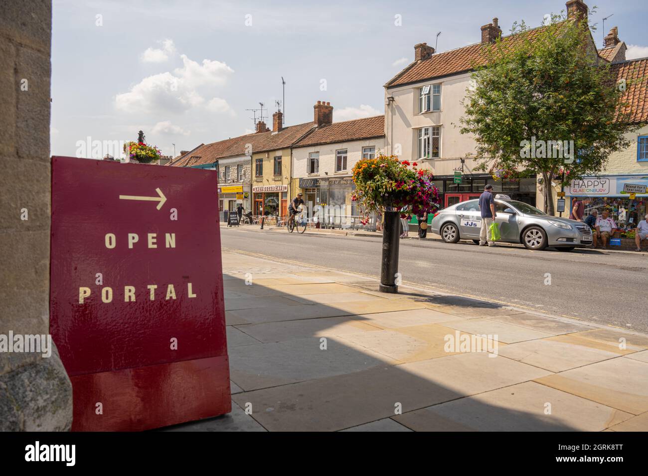 Einkaufsstraße in Glastonbury Somerset Stockfoto