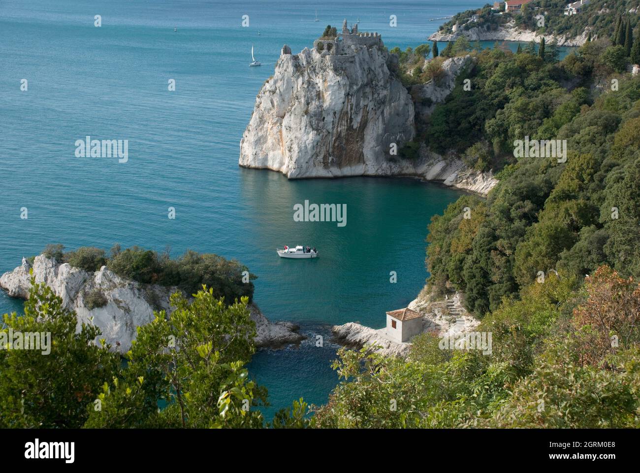 Blick auf den Karst an der Küste von Duino, Provinz Triest, Italien Stockfoto Blick auf den Karst an der Küste von Duino, Provinz Triest, Italien Stockfoto