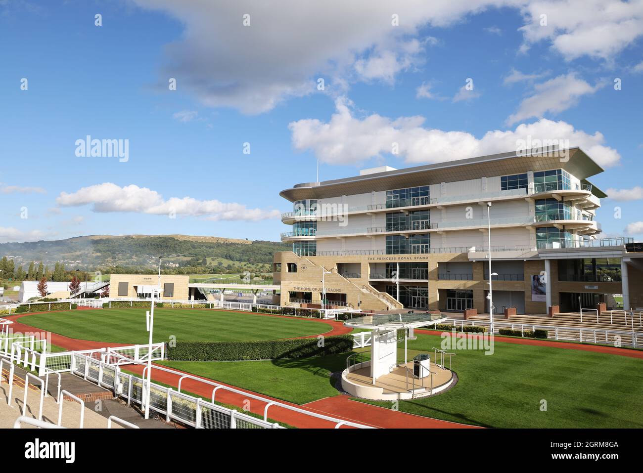 Cheltenham Pferderennbahn The Princess Royal Stand und Winners Enclosure Bild von Antony Thompson - Thousand Word Media, KEINE VERKÄUFE, KEINE SYNDIZIERUNG. Kontra Stockfoto