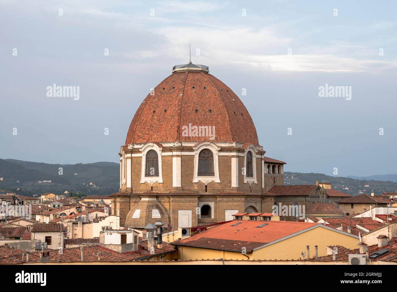 Blick auf die Cappelle Medicee von den Dächern von Florenz Stockfoto