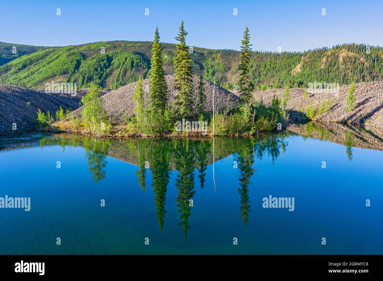 Kanada, Yukon Territory, Klondike Region, Goldbergbau Baggerrückstände Stockfoto