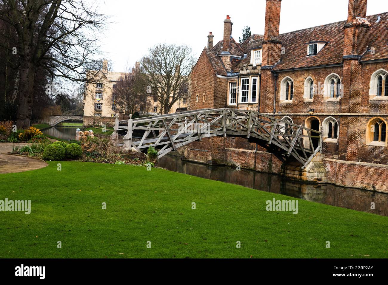 Mathematical Bridge auch bekannt als die Holzbrücke über den Fluss Cam am Queens College Cambridge England Stockfoto