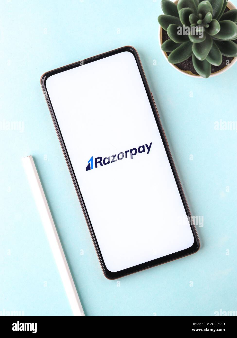 West Bangal, Indien - 28. September 2021 : Razorpay-Logo auf Telefonbildschirm Stock Bild. Stockfoto