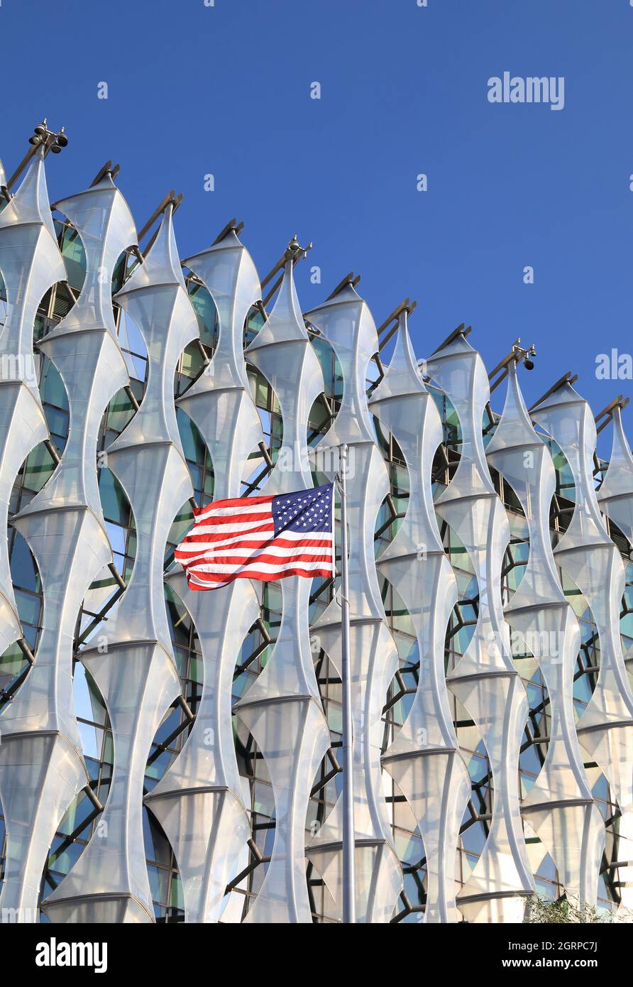 Die moderne Architektur der US-Botschaft in Nine Elms, der größten amerikanischen Botschaft in Westeuropa, im Südwesten Londons, Großbritannien Stockfoto