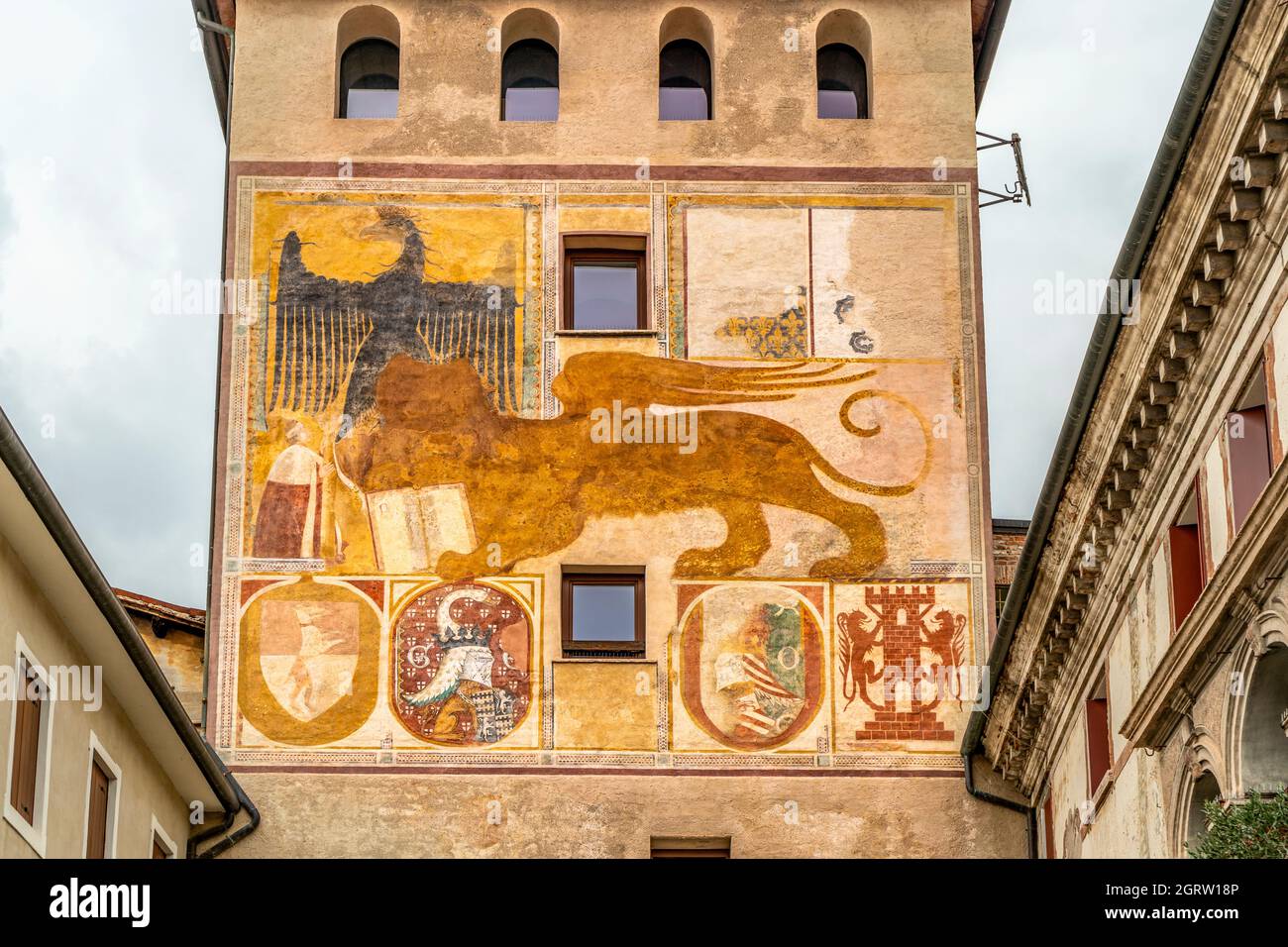 Die mit Fresken bemalten Porta Dieda (Tor von Dieda), die Überreste der minderwertigen Burg, in Bassano del Grappa, Provinz Vicenza, Venetien, Italien Stockfoto