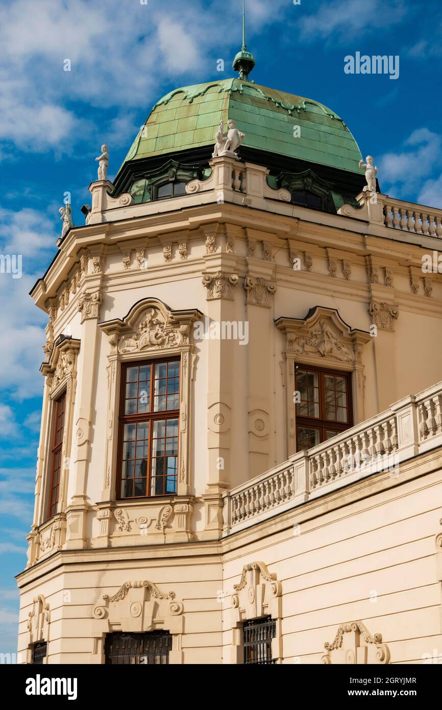 31 Mai 2019 Wien, Österreich - Schloss Belvedere, Fassadendetails. Wolkiger Frühling Stockfoto