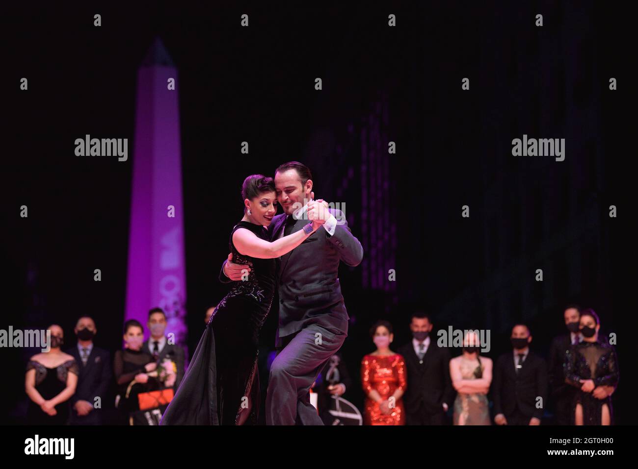 25. September 2021, Argentinien, Buenos Aires: Bárbara Ferreyra & Agustín Agnez tanzen während der Finalrunde der Tango-Weltmeisterschaft. Stockfoto