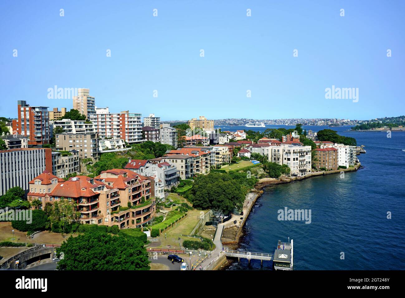 Blick auf kirribilli, einen Vorort von Sydney, von der Harbour Bridge aus gesehen. Stockfoto