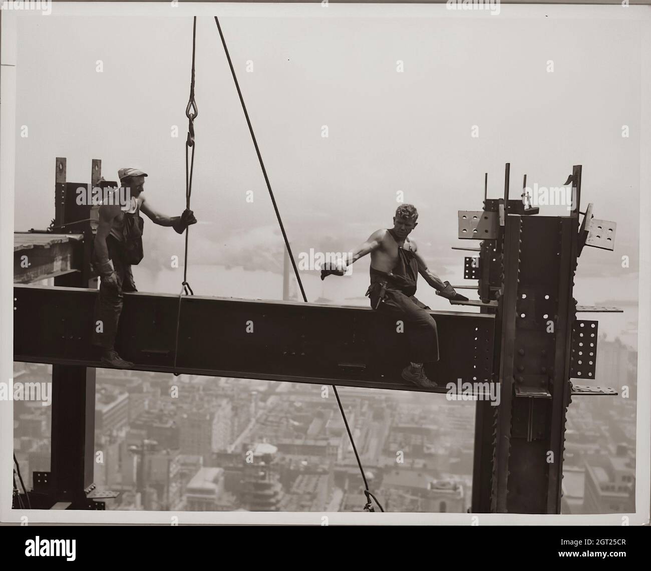 Empire State Building Ny Ny 1930 1931 Allgemeine Und Detaillierte Ansichten Des Im Bau Befindlichen Empire State Building In Denen Arbeiter Verschiedene Aufgaben Wie Das Positionieren Schweissen Und Nieten Von Stahl