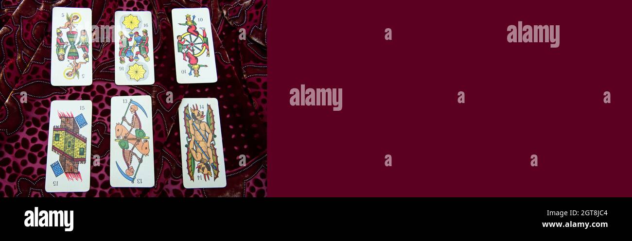 Banner mit Tarot-Karten. Webbanner mit Platz für Text. Wahrsagerkonzept. Stockfoto