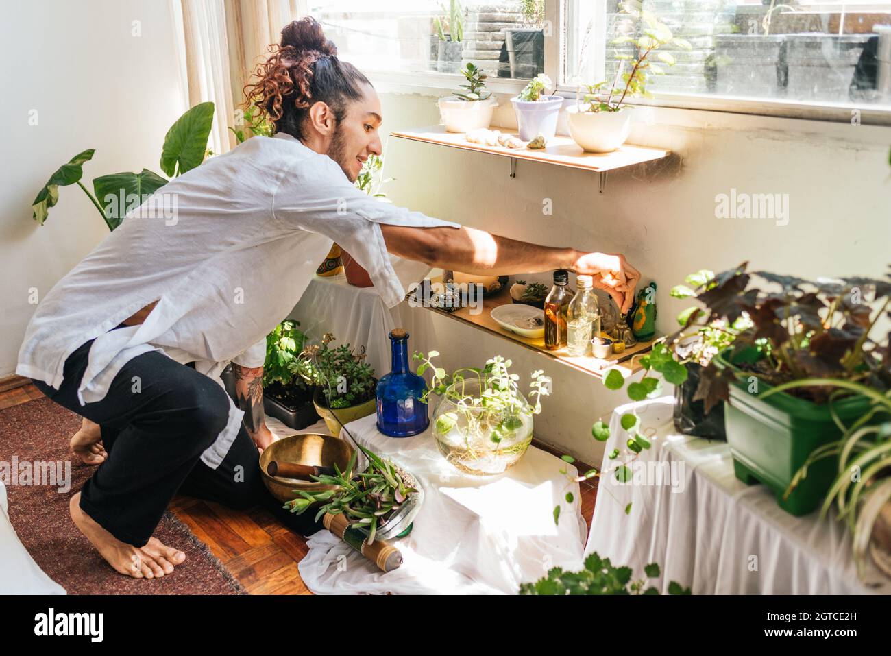 Volle Länge Von Aromatherapeut Gardening Home Stockfoto