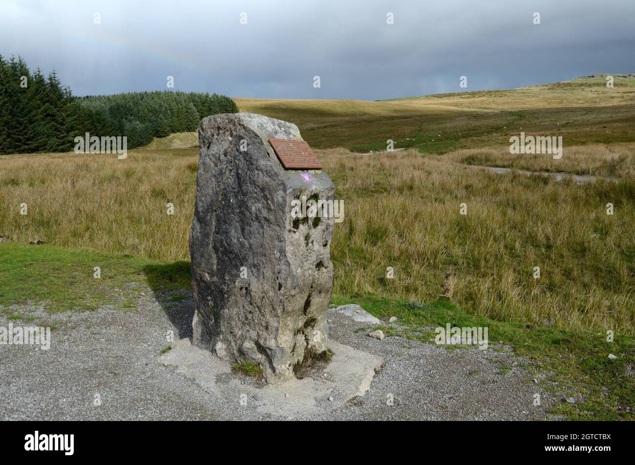 Aneurin Bevan Gedenktafel auf dem Aneurin Bevan Heritage Trail Mynydd Llangynidr, wo seine und seine Frau Jennie Lees Asche über Trefil verstreut sind Stockfoto