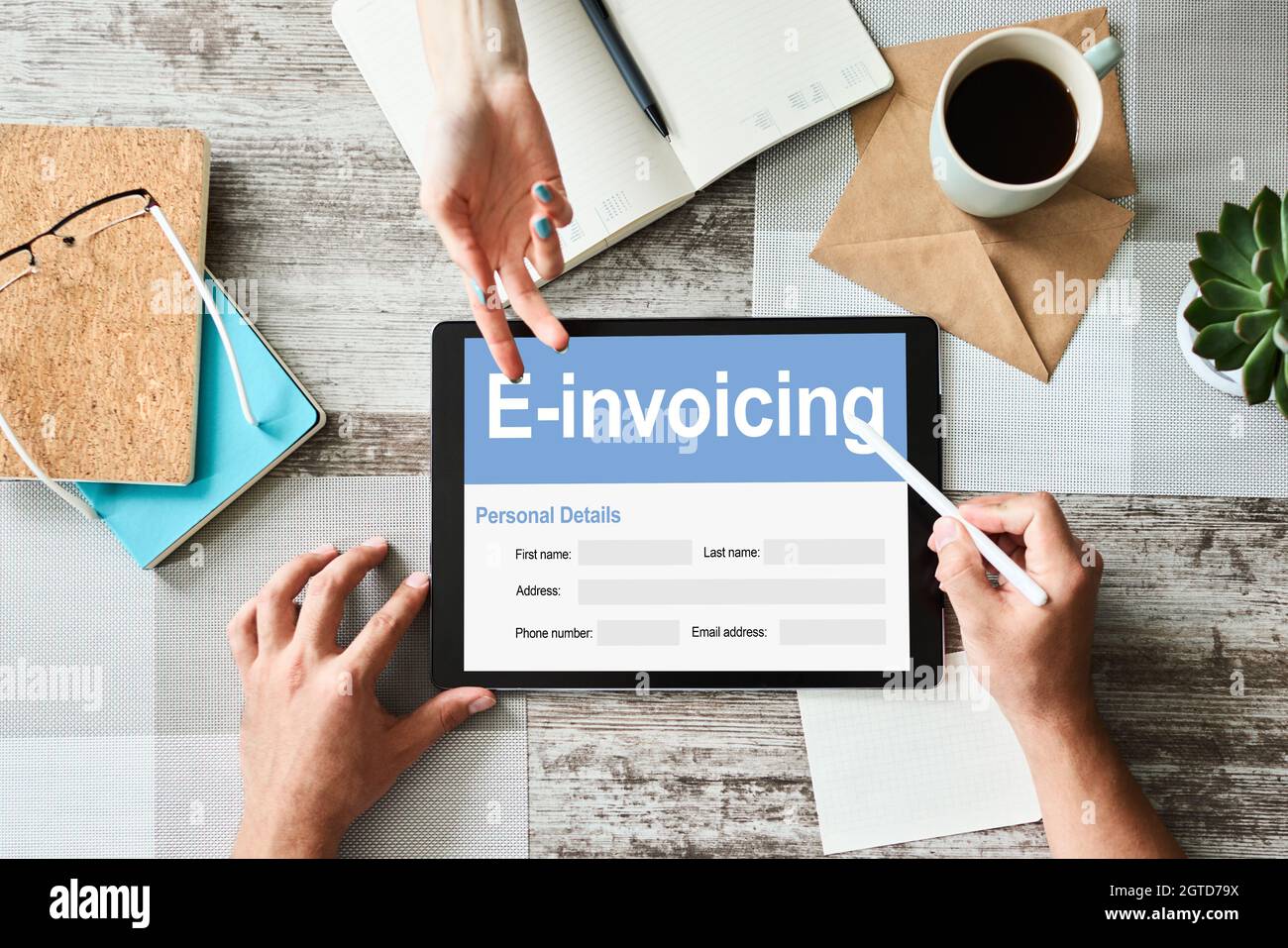 E-Invoicing, Online-Banking und Zahlung. Technologie- und Geschäftskonzept. Stockfoto