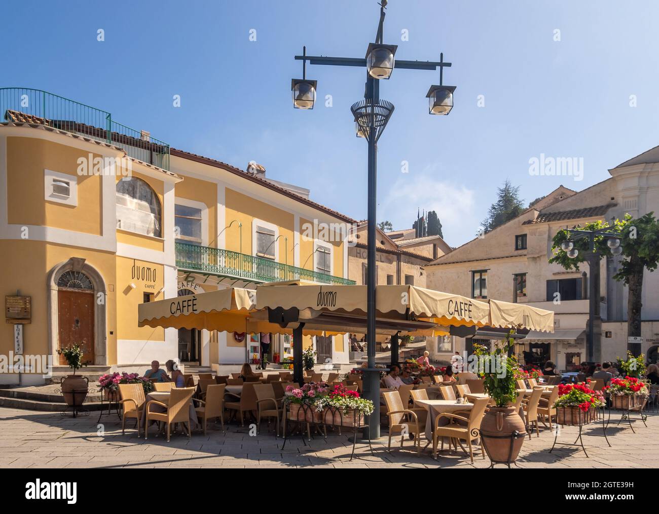 Restaurant auf dem Platz; Ravello an der Amalfiküste; Salerno; Kampanien; Italien Stockfoto