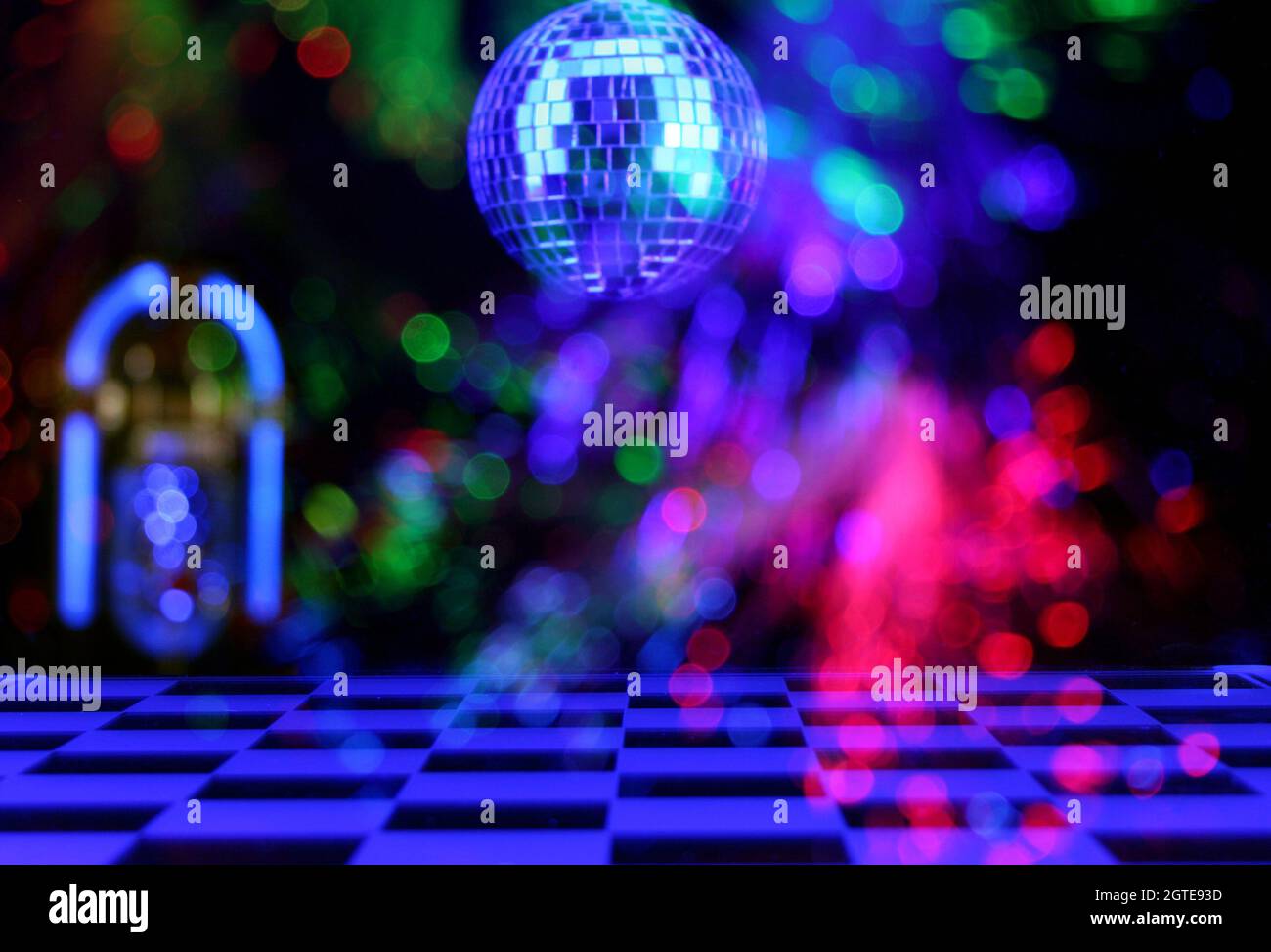 Jukebox in Bar mit Disco Ball und Bokeh Composite Image Stockfotografie -  Alamy