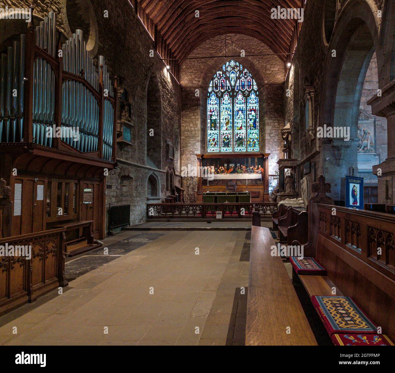 Innenraum und Altar, Pfarrkirche St. Michael und alle Engel, Ledbury Stockfoto